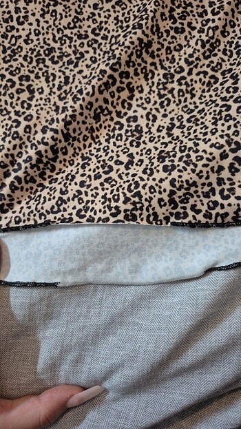 l Beden Bershka leopar crop