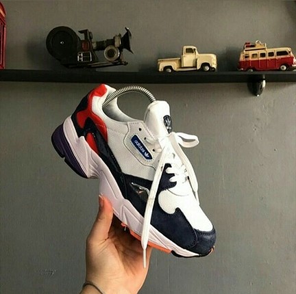 Adidas falcon