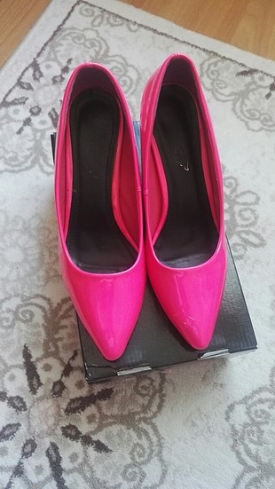 pembe stiletto