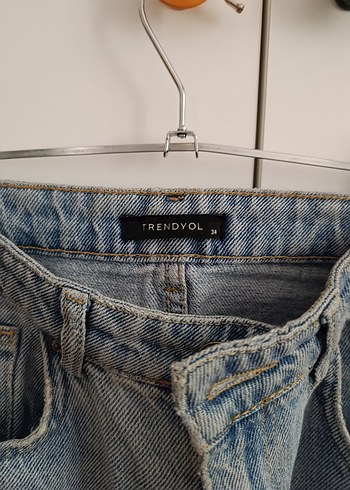 Trendyol & Milla Kadın Mavi Kot Pantolon.