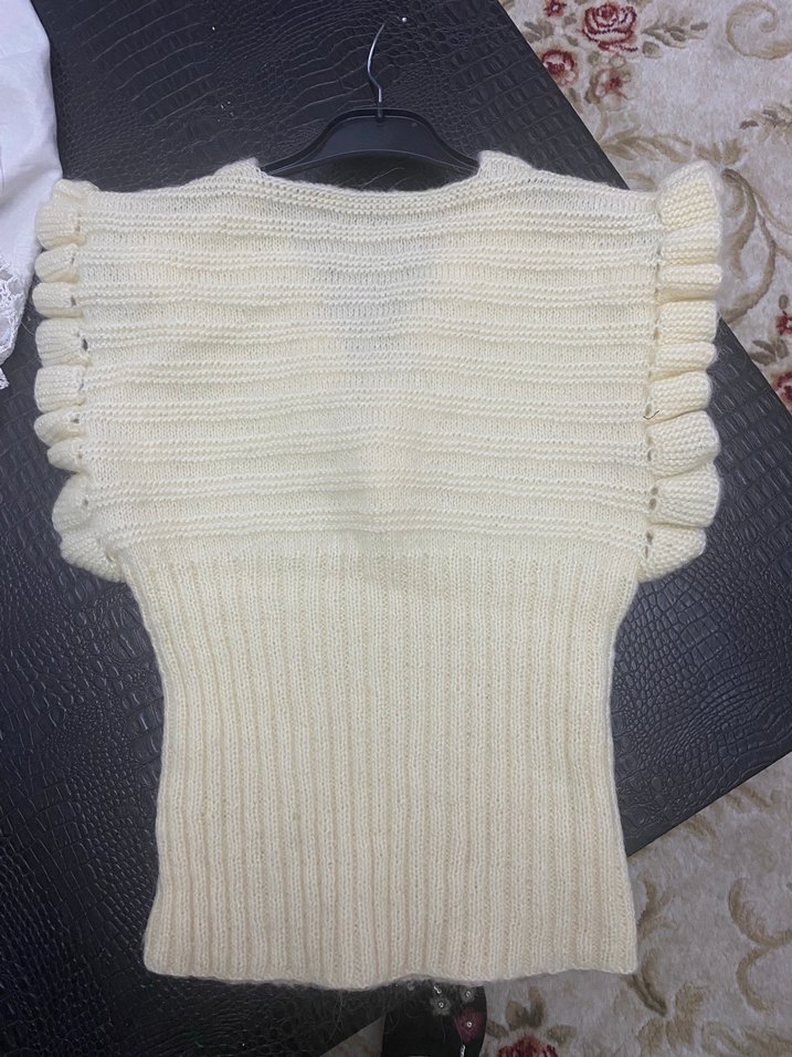 V Yaka Krem Örgü Kolsuz Kadın Süveter - Görsel 4