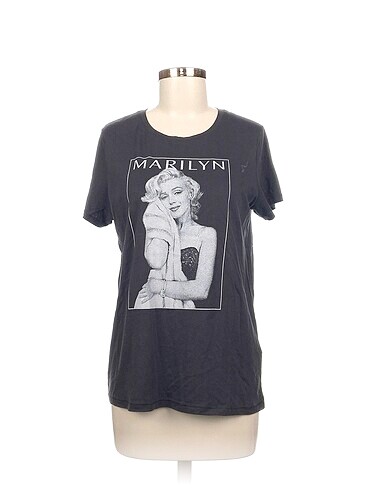 H&M T-shirt %70 İndirimli.