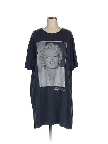 H&M T-shirt %70 İndirimli.