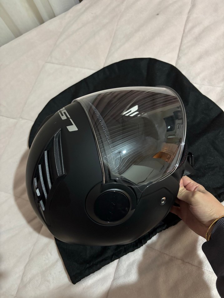 Kilitli Siyah Biker Motosiklet Kaskı - Görsel 2