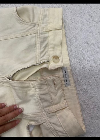 Kadın Beyaz Pamuklu Fermuarlı Kumaş Pantolon