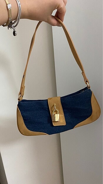 Stradivarius kol çantası
