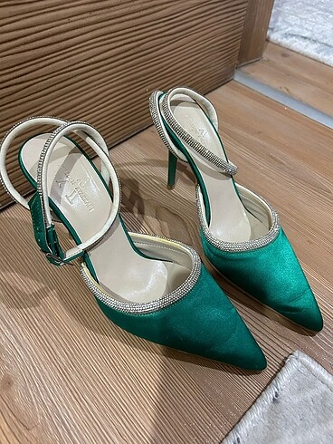38 Beden yeşil Renk Taşlı saten topuklu ayakkabı