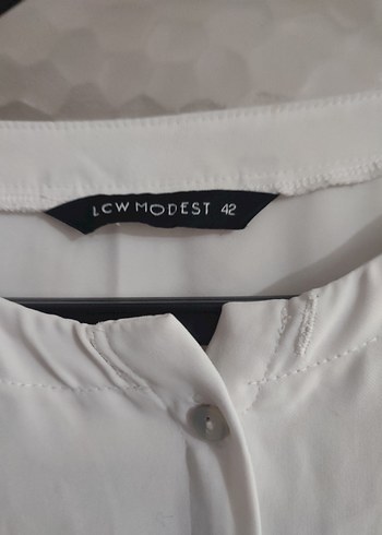 Düğmeli kırık beyaz Kadın Gömlek - Görsel 2