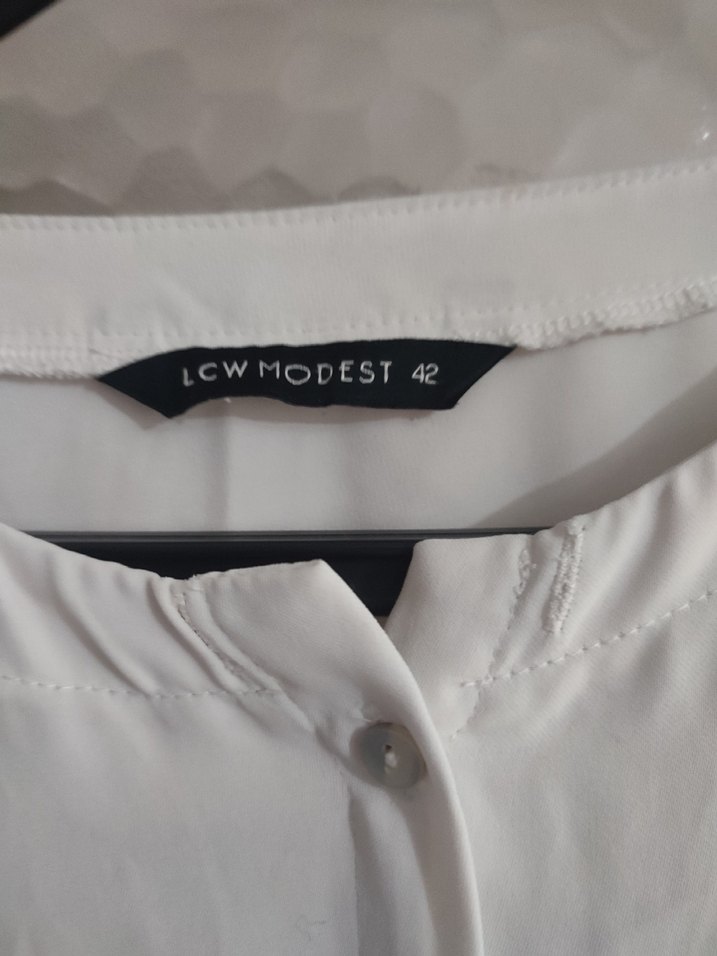 Düğmeli kırık beyaz Kadın Gömlek - Görsel 2