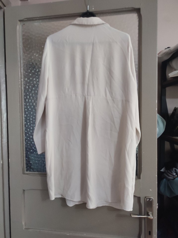 Düğmeli Beyaz Uzun Gömlek - Görsel 2