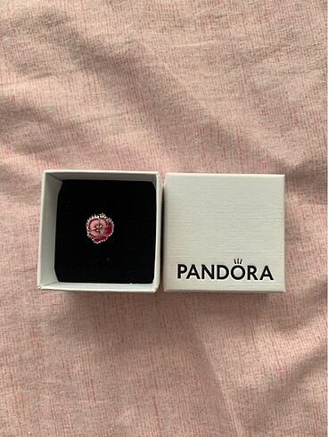 Pandora menekşe charm pembe