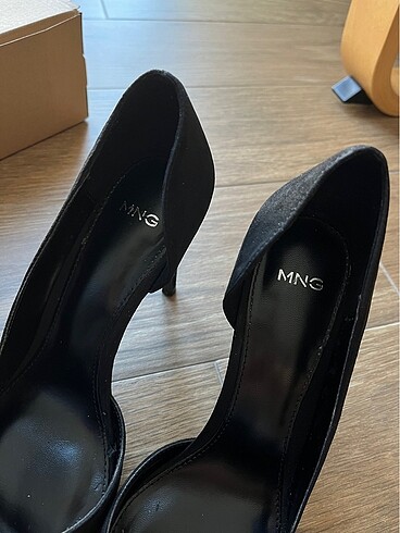 37 Beden siyah Renk Mango Siyah Süet Asimetrik Stiletto
