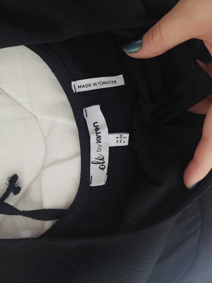 V Yaka Siyah Midi Gotik Elbise - Görsel 2