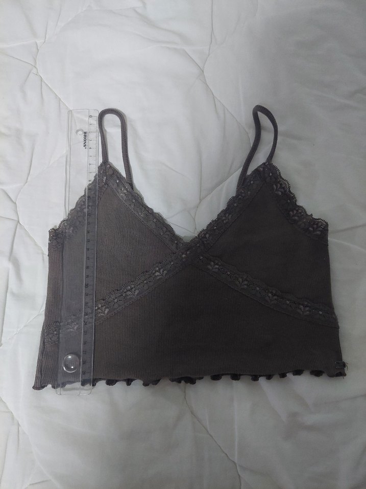 Dantel Detaylı Kahverengi V Yaka İnce Askılı Üst - Görsel 2