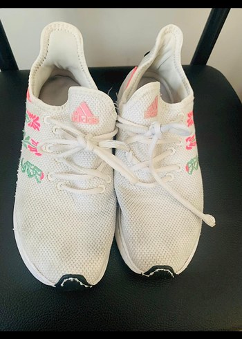 Beyaz Pastel Desenli Adidas Spor Ayakkabı