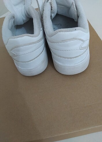 24 Beden beyaz Renk Adidas spor ayakkabı 