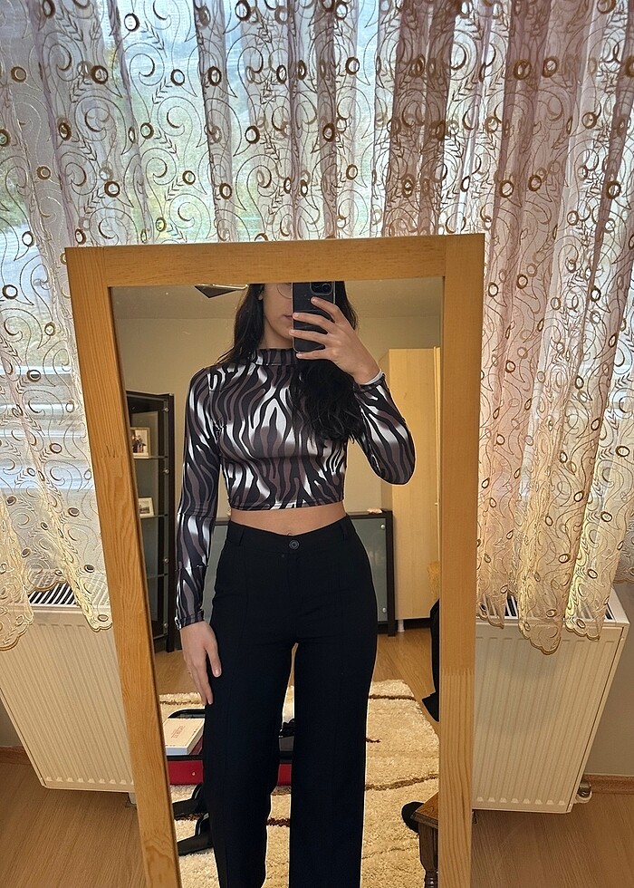 Desenli uzun kol crop - Görsel 3