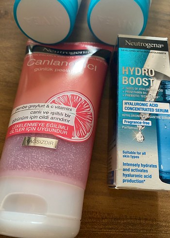 Nivea Neutrogena Canlandırıcı Peeling ve Hidrat Serum Seti
