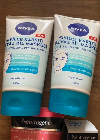 Beden Renk Neutrogena Canlandırıcı Peeling ve Hidrat Serum Seti