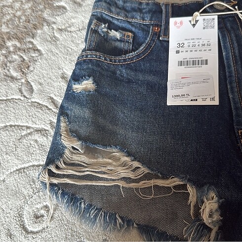 32 Beden mavi Renk Zara mini şort