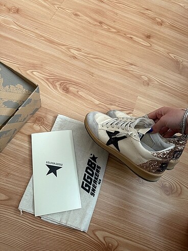 GOLDEN GOOSE