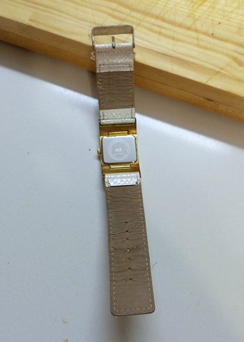 Altın Renkli Kadın Saat Buckle Detaylı - Görsel 5