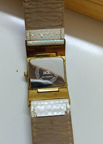 Altın Renkli Kadın Saat Buckle Detaylı - Görsel 4