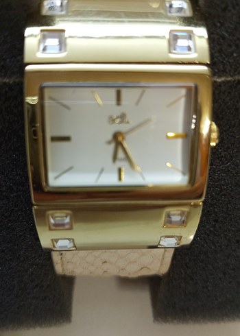 Altın Renkli Kadın Saat Buckle Detaylı - Görsel 2