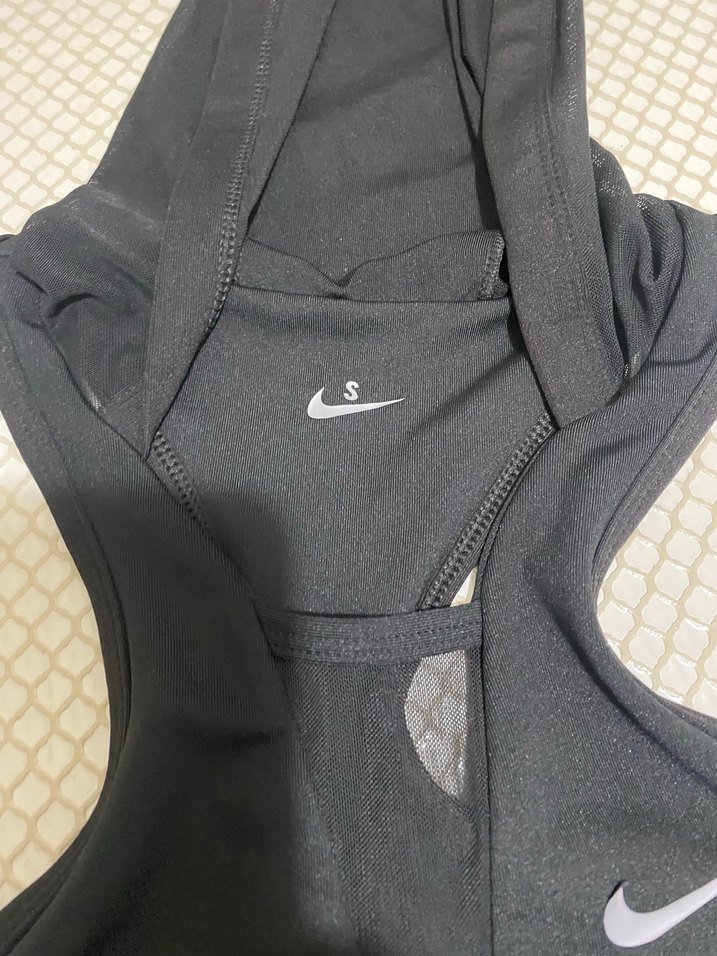 Nike Siyah V Yakalı Spor Sütyeni - Görsel 3