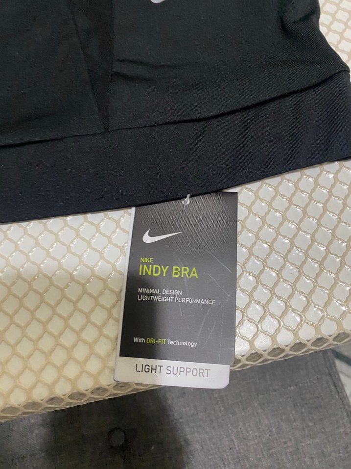 Nike Siyah V Yakalı Spor Sütyeni - Görsel 4