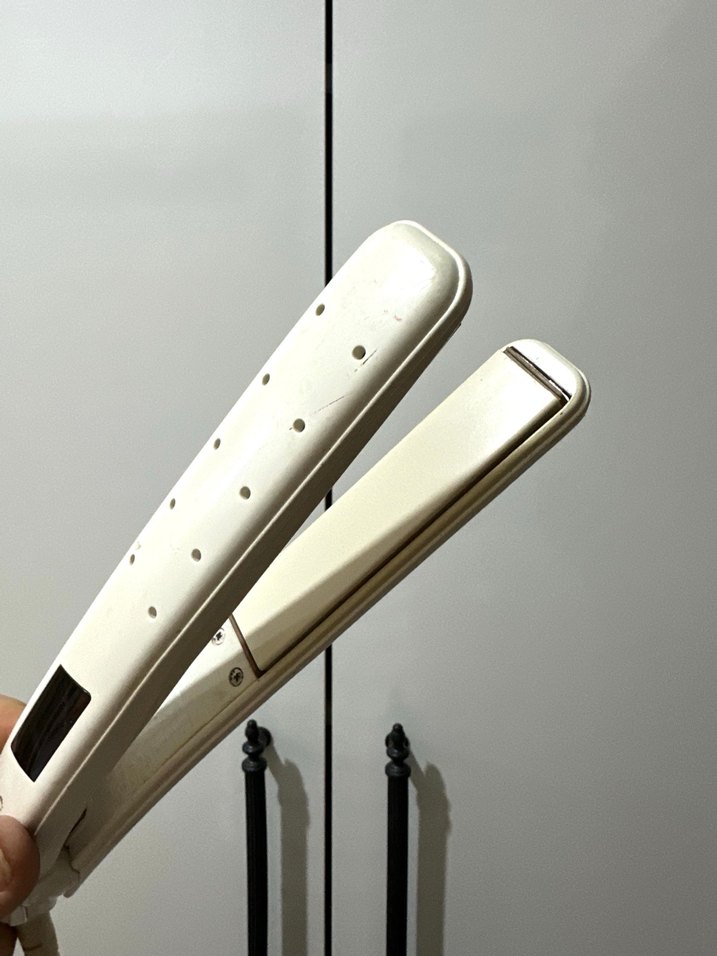 Beyaz Saç Düzleştirici - Görsel 3