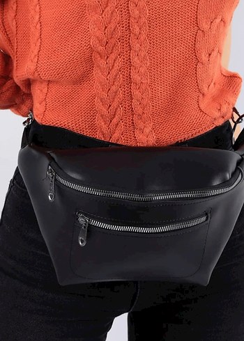 Zara Siyah Deri Kemerli Kadın Çapraz Çanta