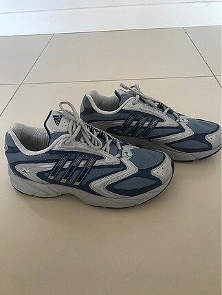Adidas spor ayakkabı