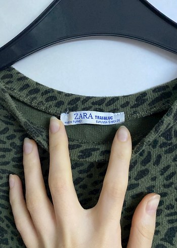 Zara Yeşil Kısa Kollu Yılan Desenli Kadın Tişört