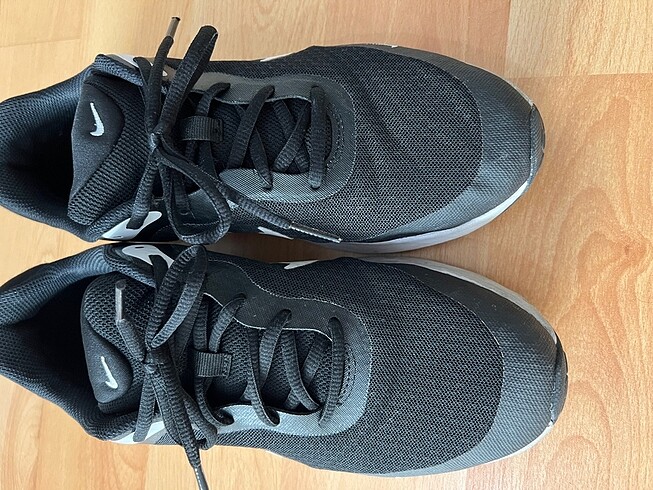 40 Beden Nike koşu ayakkabısı