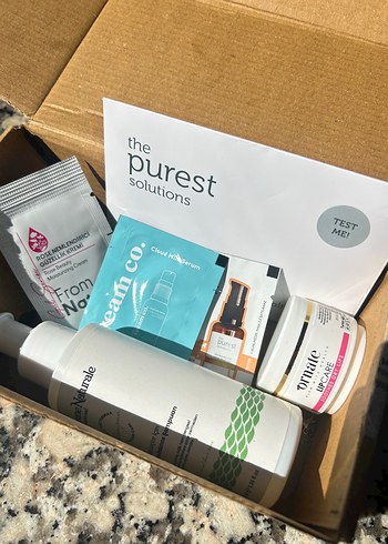 1 kutu bakım & makyaj ürünü.The Purest Solutions Bakım Seti - Görsel 8