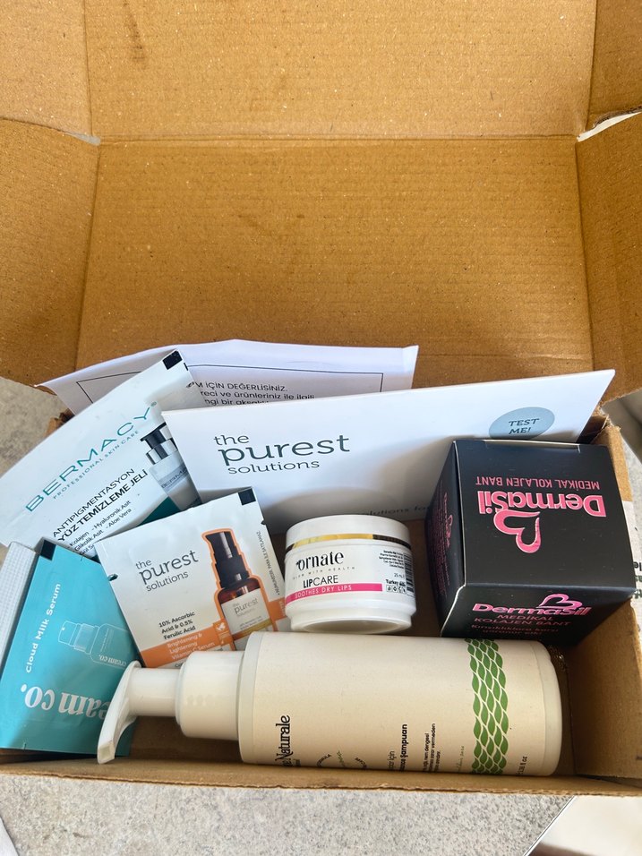 1 kutu bakım & makyaj ürünü.The Purest Solutions Bakım Seti - Görsel 5