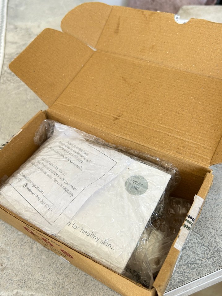 1 kutu bakım & makyaj ürünü.The Purest Solutions Bakım Seti - Görsel 3