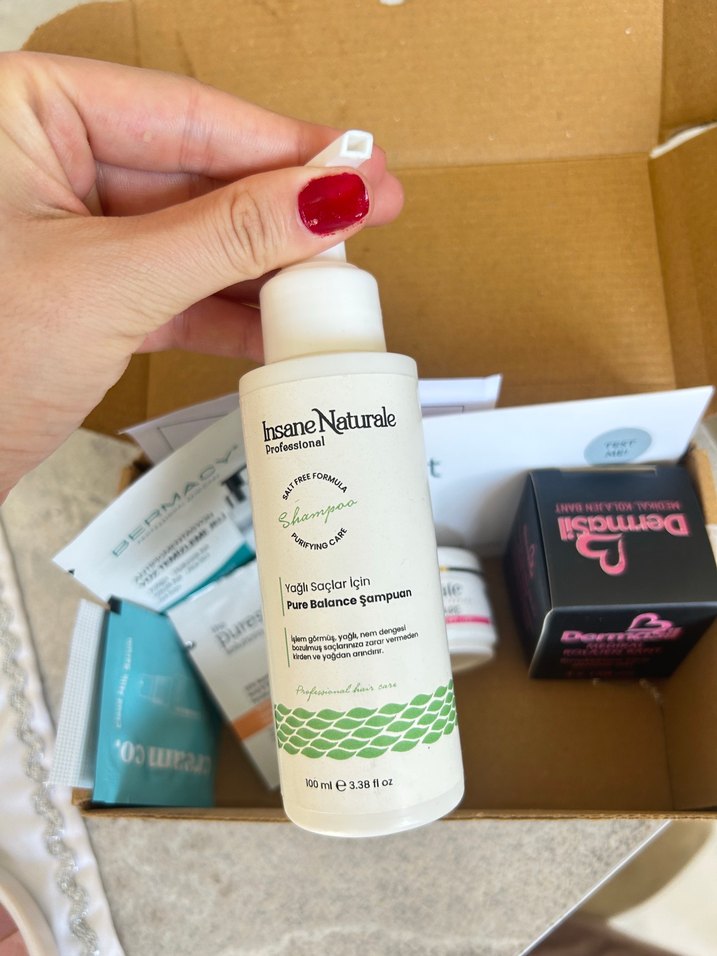 1 kutu bakım & makyaj ürünü.The Purest Solutions Bakım Seti - Görsel 2