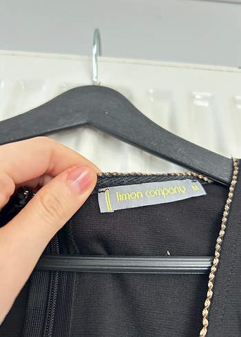 Siyah gold işlemeli m beden elbise - Görsel 3