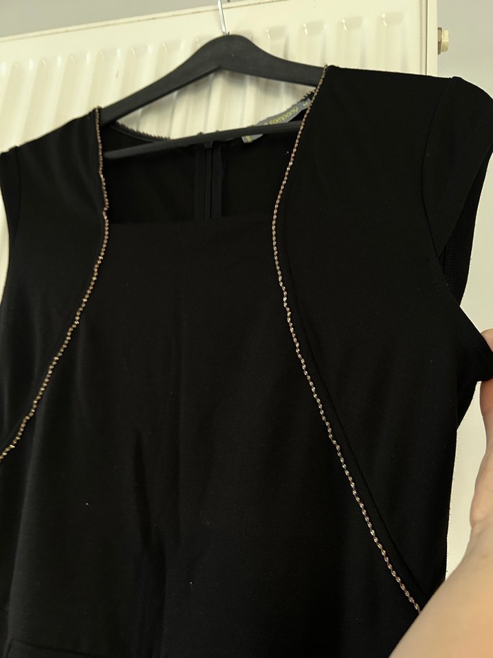 Siyah gold işlemeli m beden elbise - Görsel 4