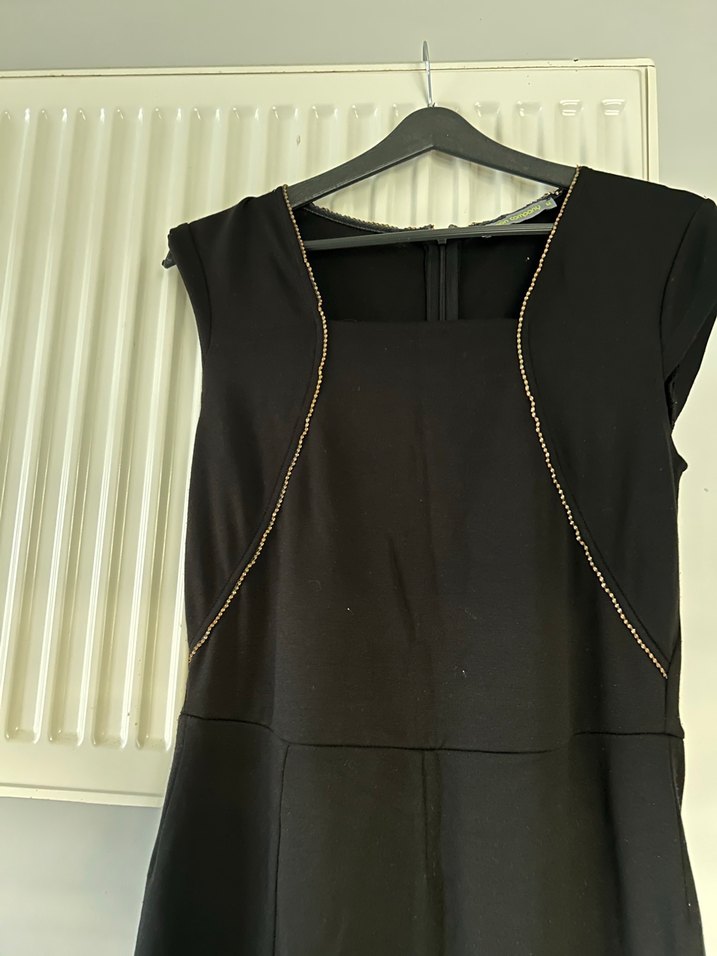 Siyah gold işlemeli m beden elbise - Görsel 2