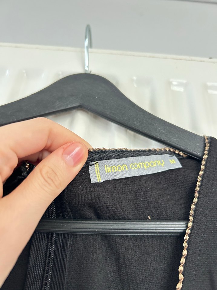 Siyah gold işlemeli m beden elbise - Görsel 3