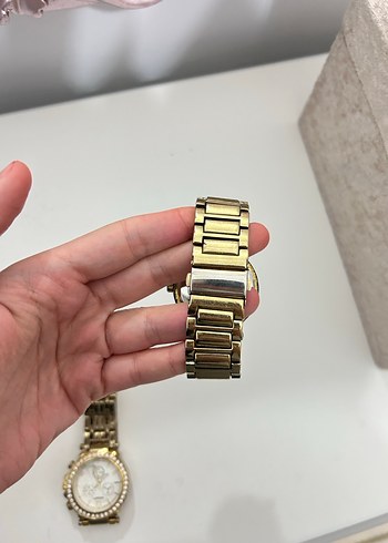 Altın Renkli 2 tane Kadın Saati - Görsel 5