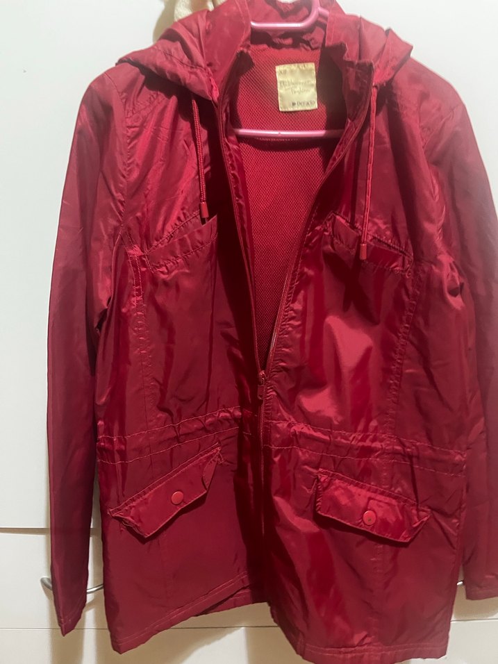 Bordo Kapüşonlu Kadın Yağmurluk - Görsel 2