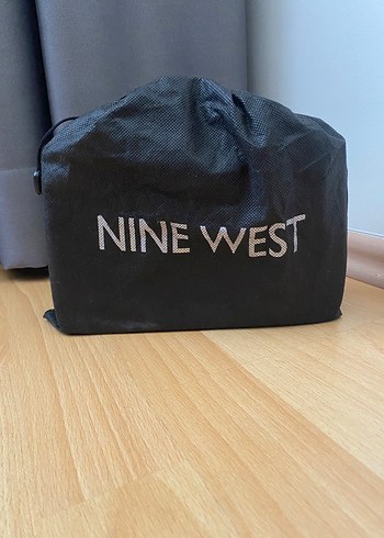 Nine West Bej Deri Yılan Desenli Kemerli Kadın Çanta