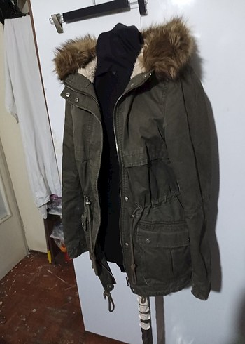 Kadın Gri Kamuflaj Desenli Kürklü Kaban - Görsel 2