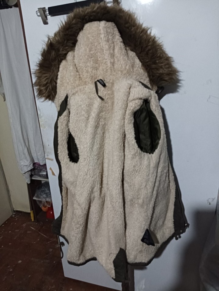 Kadın Gri Kamuflaj Desenli Kürklü Kaban - Görsel 4