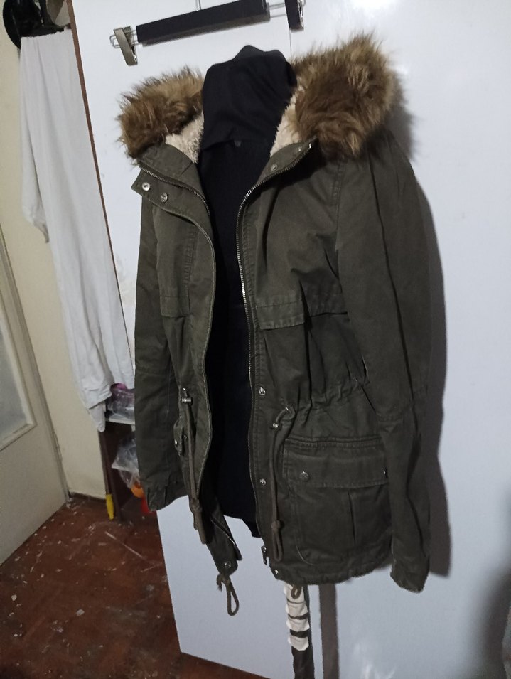 Kadın Gri Kamuflaj Desenli Kürklü Kaban - Görsel 2