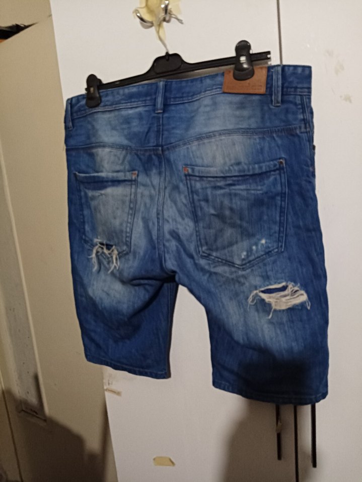 Koyu Mavi Yırtık Kot Şort - Görsel 3